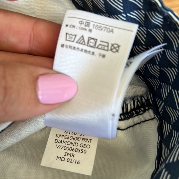 GAP Summer Short Navy/White Triangle Pattern - Picture 10 of 16